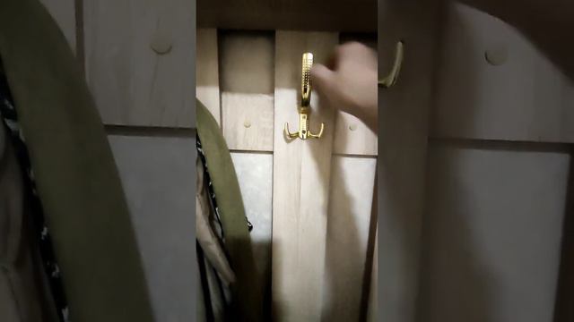 Обновил вешалки в прихожей. смотреть онлайн