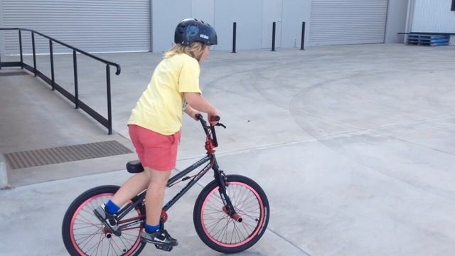 8 Year old Finally lands 1ST forkglide flatland bmx bike boy смотреть онлайн