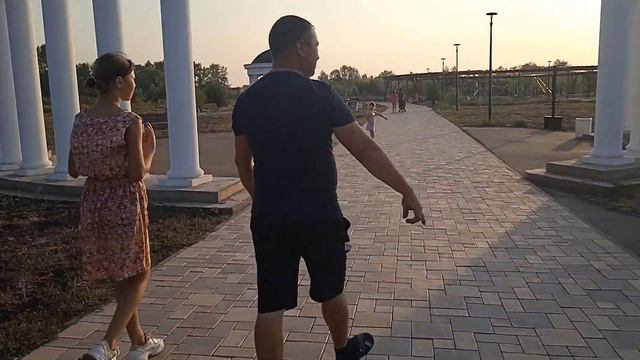 Набережная р.Белой Ишимбай. Прогулка по аллее. смотреть онлайн