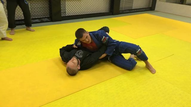 Knee shield half guard pass / Как пройти «Халф-Гард» с «шилдом» ( Лев Гладких ) смотреть онлайн