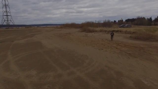 На пляже можно отдыхать и так... Полетели копать смотреть онлайн