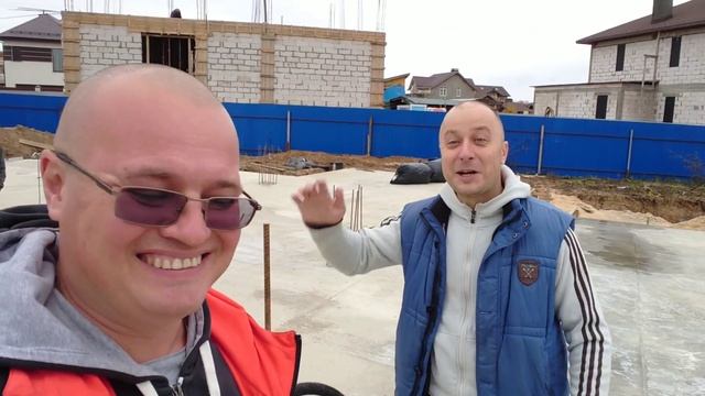 Два дома и фундамент. смотреть онлайн