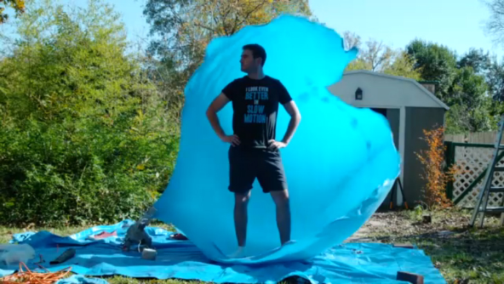 Внутри огромного воздушного шара (The Slow Mo Guys) смотреть онлайн