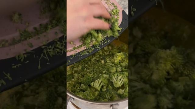 Broccoli Cheddar Soup #broccolicheddarsoup #howtocook #homemadefood #foodclips #recipes #souprecipe