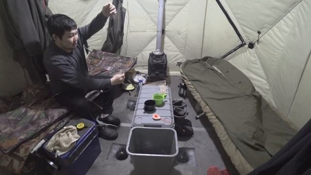 ВЫРВАЛИСЬ НАКОНЕЦ-ТО!!! РЫБАЛКА С СЫНОМ!!! ПРОДОЛЖАЕМ ЛОВИТЬ СОРОЖКУ!!! смотреть онлайн