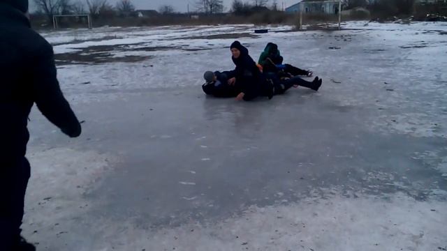 Чоткие падения на льду смотреть онлайн