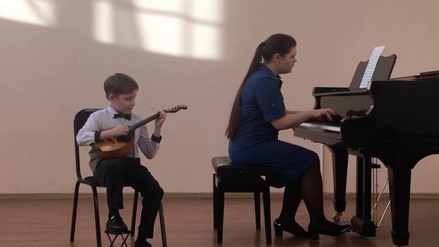 "Мишка с куклой танцуют полечку" М.Качурбина (исп. Бабин Егор, 1 класс) ДМШ Барабинского района смотреть онлайн