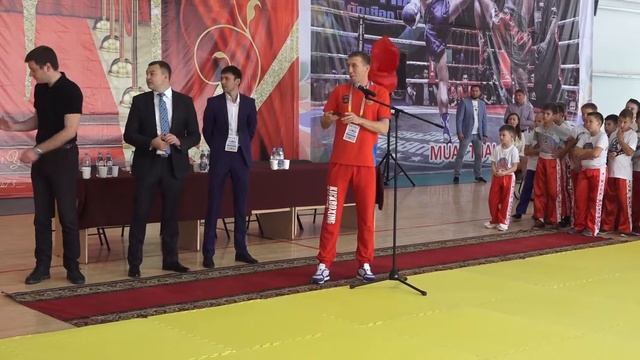 Главный тренер сборной России по кикбоксингу Михаил Герасимов провел мастер-класс смотреть онлайн