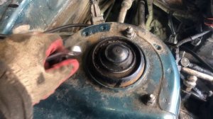 Как снять-поменять передние стойки на автомобиле Hyundai Elantra 3 XD