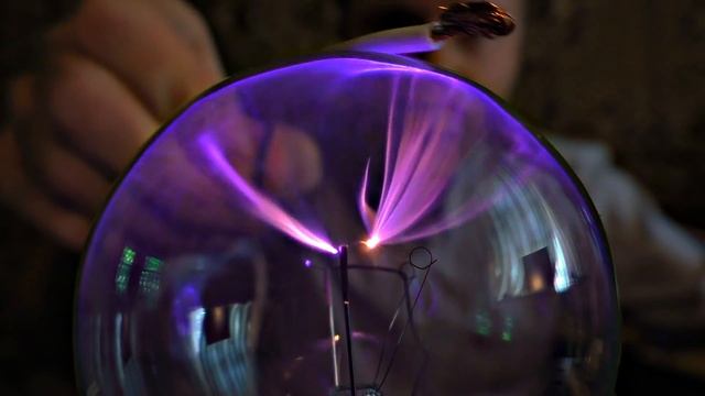 ✅ПЛАЗМЕННЫЙ ШАР из ЛАМПЫ + 4 впечатляющих трюка в конце! смотреть онлайн