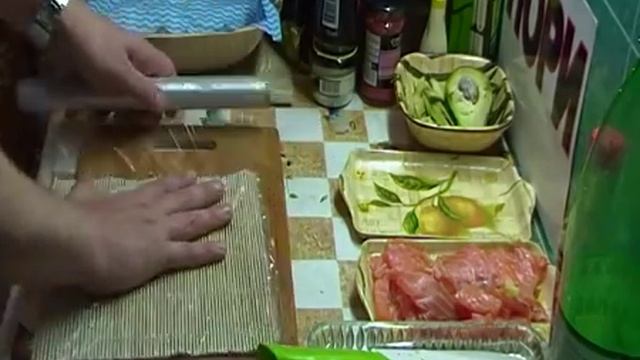 готовим роллы,подготовка циновки смотреть онлайн