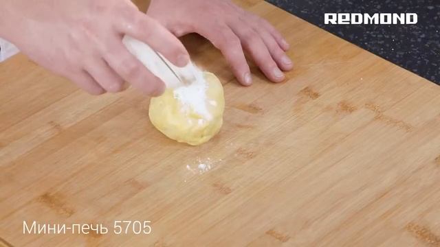 Рецепт _Киш с беконом_ в мини-печи REDMOND RO-5705 смотреть онлайн