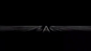 в стакане газировка с ягодным сиропом