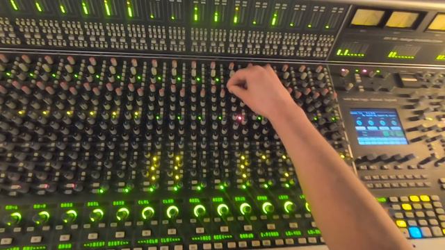 Daniel Duskin - Mixing Analog on an SSL (Country Rock) смотреть онлайн