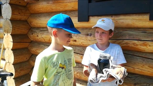 Коля и Илья рассказывают, как заменить старые ручки на велосипеде! Секретный лайфхак! смотреть онлайн