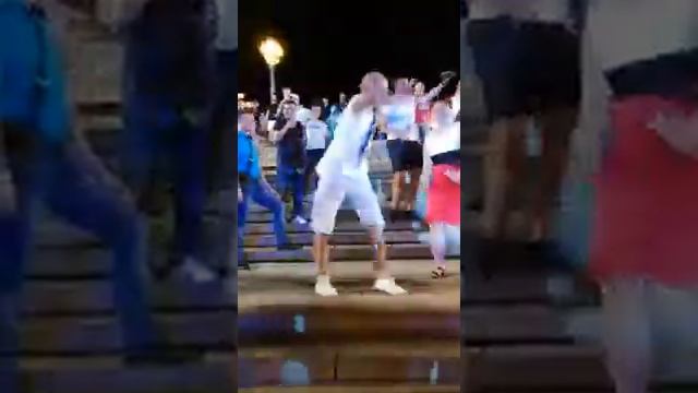 Прикол дедок 68 летний болельщик из Волгограда зажигает смотреть онлайн