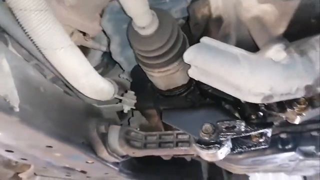 Хендай Солярис течь масла между коробкой и двигателем. Популярная проблема. смотреть онлайн