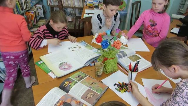 Дети рисуют птиц. смотреть онлайн