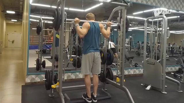 Фрагменты из тренировки. Ноги (бицепс бедра и приводящие) и икры (02.09.2017) смотреть онлайн