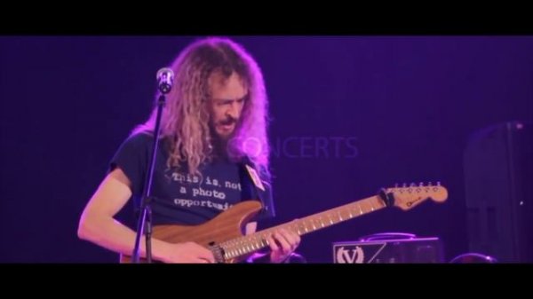 Guthrie Govan - Wonderful Slippery Thing Live ft Mohini Dey