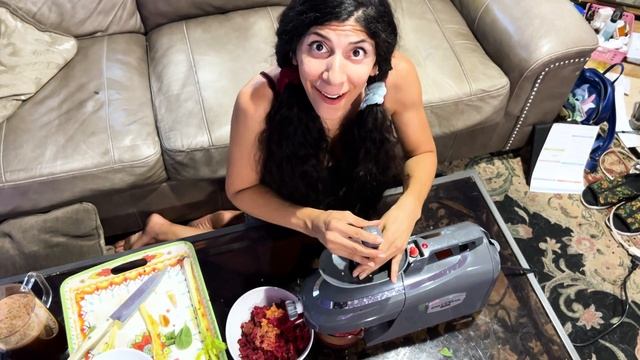 Juicing Vegetables with my Tribest Greenstar Pro Juicer смотреть онлайн