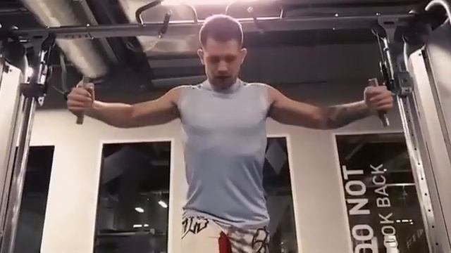 Тренировка груди, плечей, бицепса. смотреть онлайн