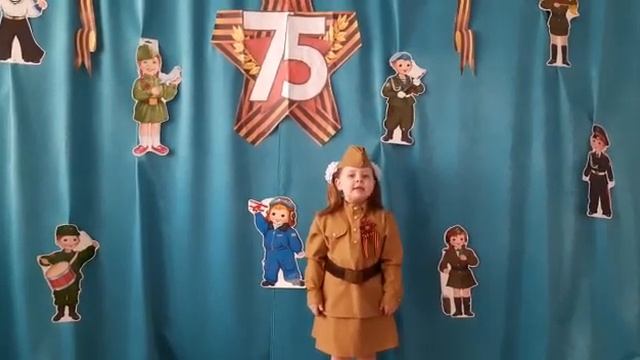 Стихотворение "Помните" Роберта Рождественского читает Арина Ибрагимова смотреть онлайн