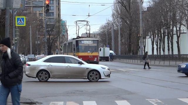 Ростовский узнаваемый трамвай Татра 825-й по 10 на М.Горького 05.02.24г смотреть онлайн