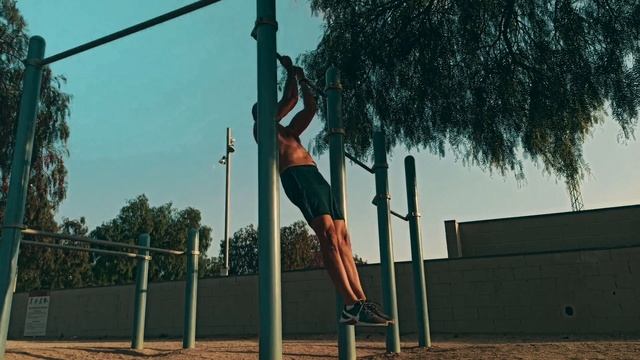 Обычная тренировка подтягиваний в 50 лет смотреть онлайн