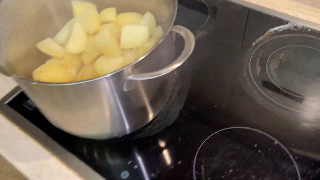 первый раз в жизни готовлю картофельное пюре + капты смотреть онлайн