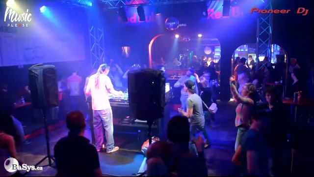Filip Foreigner | Music Please смотреть онлайн