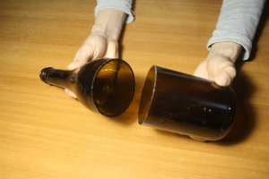 Как разрезать бутылку идеально ровно в домашних условиях