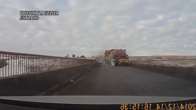 ВОДИТЕЛЮ РАЗДАВИЛО ПРАВОЕ ЯЙЦО ЗАЖАТОЙ ДВЕРЬЮ!!!! ШОК! смотреть онлайн