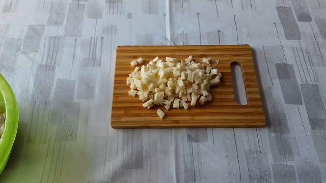 САЛАТ С КУРИЦЕЙ И ПОМИДОРОМ/БЫСТРЫЙ,ПРОСТОЙ,ВКУСНЫЙ САЛАТ ДЛЯ ВСЕЙ СЕМЬИ смотреть онлайн