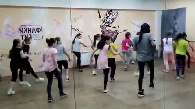 Ребята вот мини отрывок с танцами я там есть смотреть онлайн
