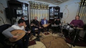 2022 - Alijon Eshonqulov yangi yil davrasida. | 2022 - Алижон Эшонқулов янги йил даврасида.