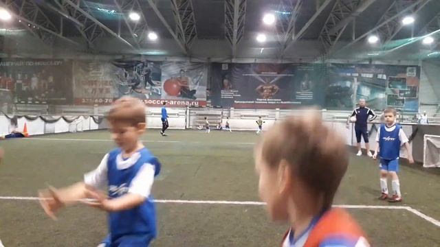 ИГРА ПРОТИВ ТРОИХ ★ АВТОГОЛ ★ МАЛЫШ ФУТБОЛИСТ 6 ЛЕТ ★ KID SOCCER PLAYER 6 YEARS смотреть онлайн