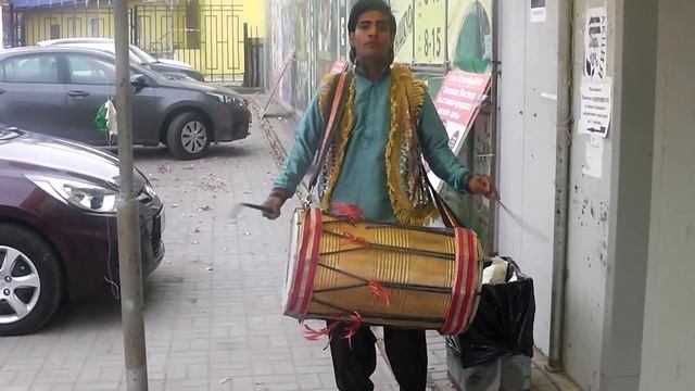 Индийская музыка. Барабанщик. смотреть онлайн