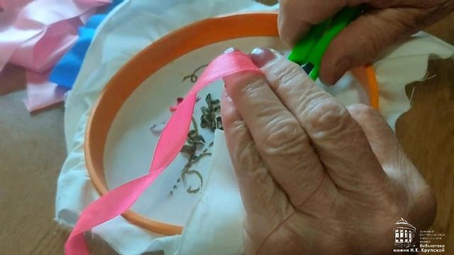 Мастер-класс по вышивке лентами полевого горошка. смотреть онлайн