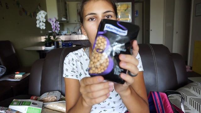 Разбираю посылку от мамы с полезными продуктами смотреть онлайн