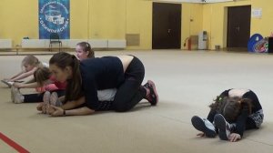 Партерная гимнастика для детей\Упражнение на гибкость Складочка 2\Хореография фигуриста