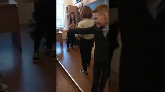 Классный танец 6 класса)))))))))))))))))))))))) смотреть онлайн