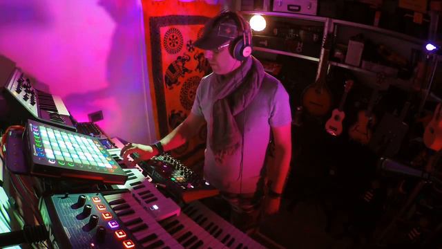 Crab Nebula (Behringer Deepmind 12 - Moog Sub Phatty) смотреть онлайн