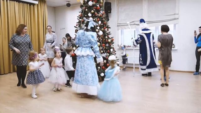 Новогодний утренник в мини-садике - Центр развития Почемучка смотреть онлайн