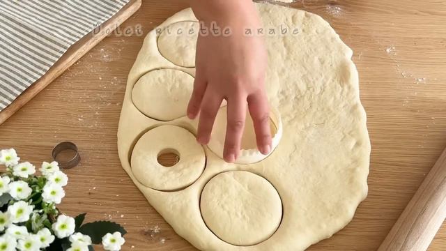 Solo acqua, farina e yogurt e prepara queste deliziose Ciambelle! Facili e Soffici,senza uova #asmr смотреть онлайн