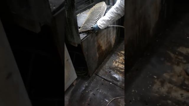 Снятие краски с решетки радиатора ГАЗ-21 смывкой "КраскиНет" смотреть онлайн