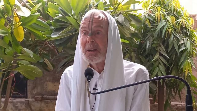 Поведение и воспевания без апарадх, Маханидхи Мадан Гопал Дас Бабаджи Махарадж 15.10. 2023 смотреть онлайн