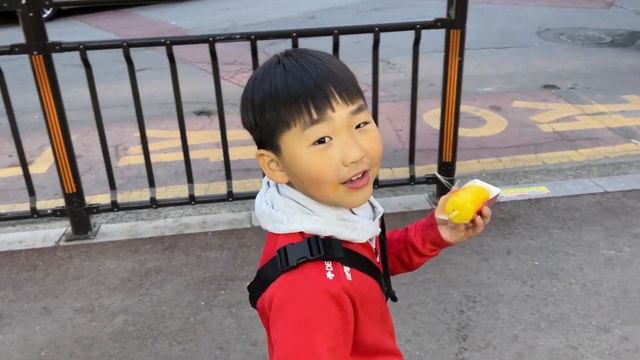 Уличная еда в Корее / Жалею ли я о Dyson / Русское караоке / Пончики в Корее смотреть онлайн