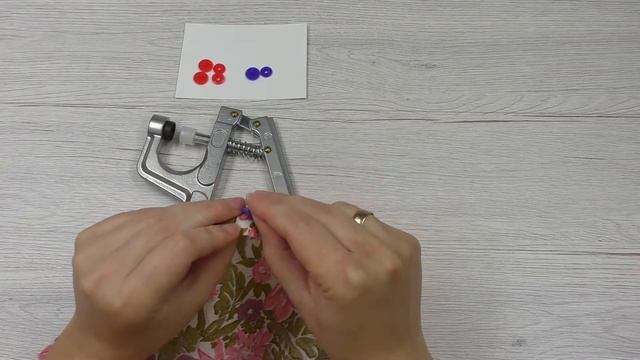 Установщик кнопок с Алиэкспресс. Обзор щипцов для установки пластиковых кнопок заклепок на одежду смотреть онлайн