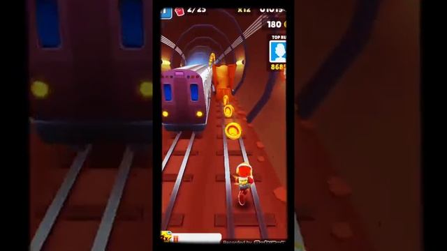 Играю в сабвей серф на телефоне смотреть онлайн